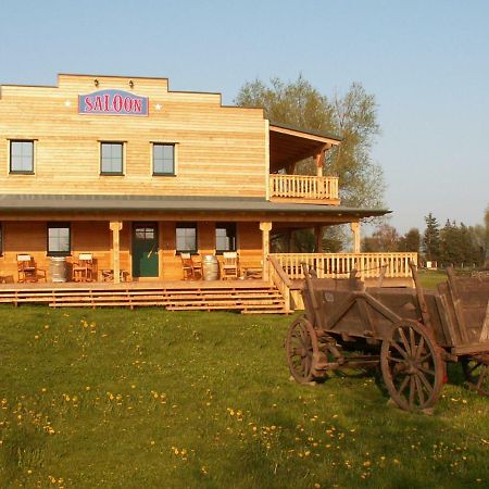 Horse Lake Ranch Neuendorf  Esterno foto