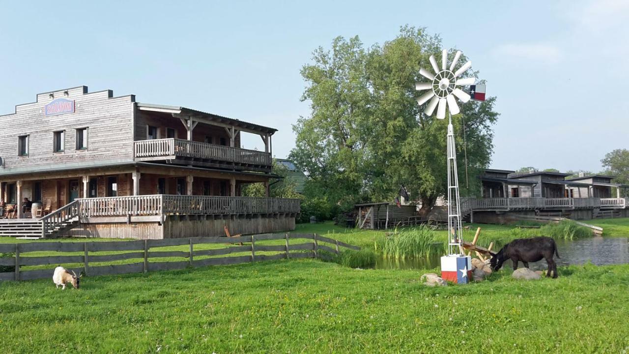 Horse Lake Ranch Neuendorf  Esterno foto