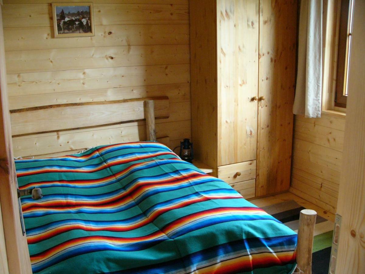 Horse Lake Ranch Neuendorf  Esterno foto